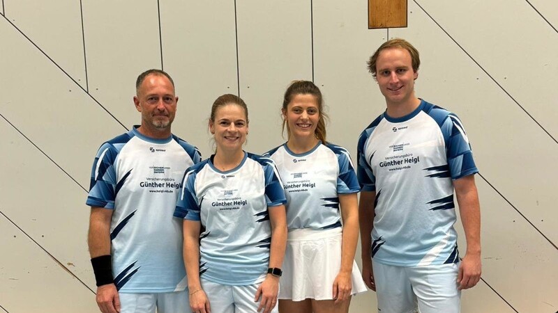 Johann Eiber, Daniela Hohler, Viktoria Heigl und Dominik Schmid (von links) vertraten die Badminton-SG Roding/Chamerau beim Bayernpokal in Erlangen.