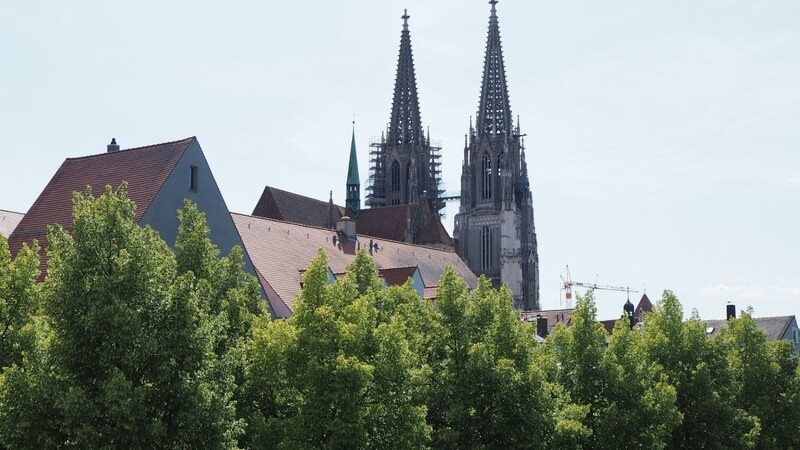 Die Regensburger Stadtverwaltung hat in einer Pressemitteilung über die geänderte Verkehrsführung in der Bauzeit informiert.