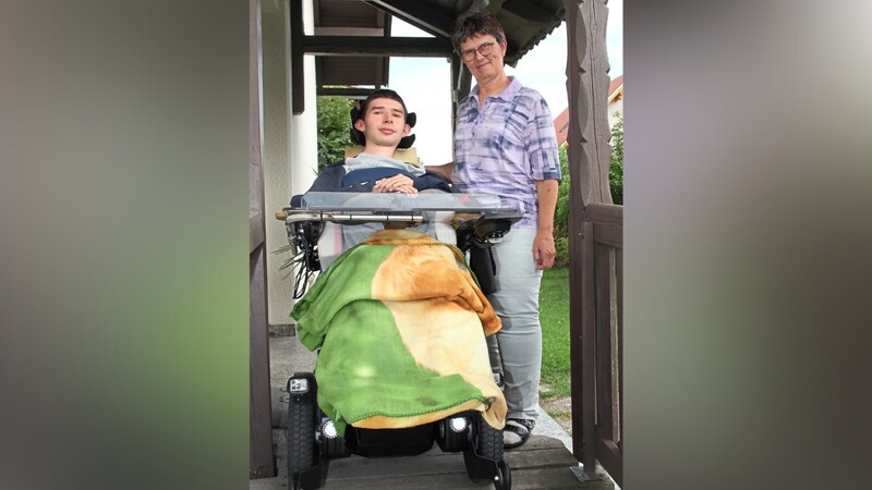 Alleinerziehend kümmert sich Barbara Hankofer um ihren Sohn Dominik. Der 24-Jährige leidet unter Muskeldystrophie.