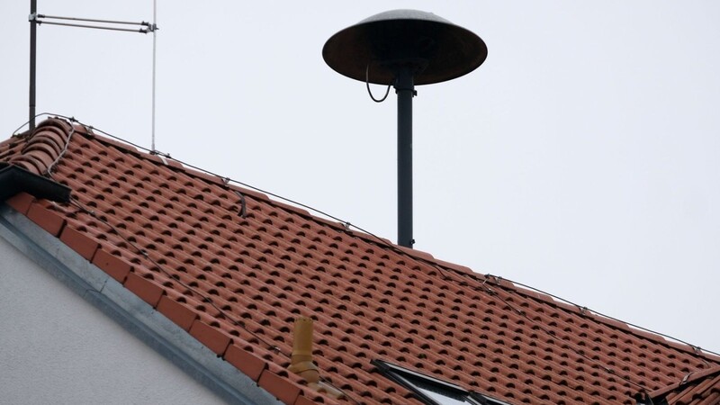Am Donnerstag testen Einsatzkräfte und Behörden in Bayern wieder Warnmittel. Dabei werden auch Sirenen heulen. (Symbolbild)