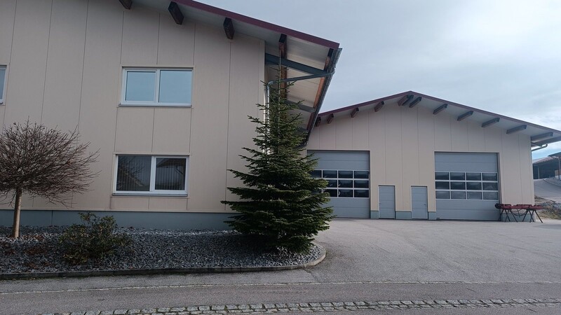 Für rund 1,4 Millionen Euro wird die Gewerbehalle zum neuen Feuerwehrhaus umgebaut.