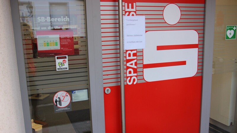Am Freitag gegen 3.15 Uhr verusuchten Unbekannte, einen Geldautomaten in Neukirchen b. Hl. Blut zu sprengen.