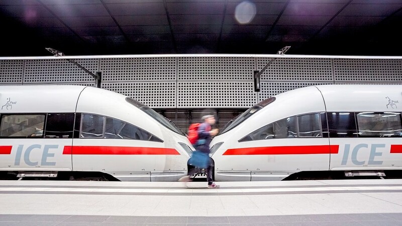 Neue Gleise, mehr Fahrzeuge, mehr Kunden: Damit mehr Menschen Zug fahren, pumpt der Bund Milliarden in die Bahn.  Foto: dpa