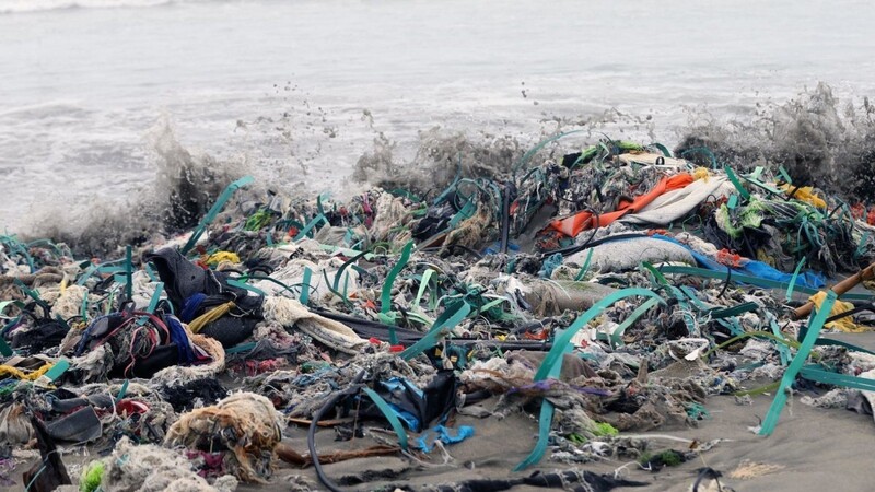Ein großes Problem: Plastikmüll im Meer.
