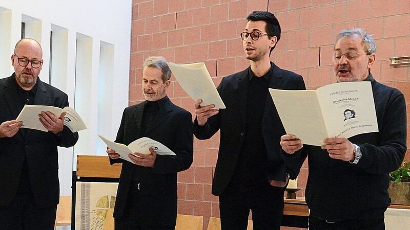 Das Männerquartett mit Matthias Schäfer (v. l.), Dr. Christian Schwarz, Daniel Harlander und Dr. Niko Firnkees sang die "Deutsche Messe".
