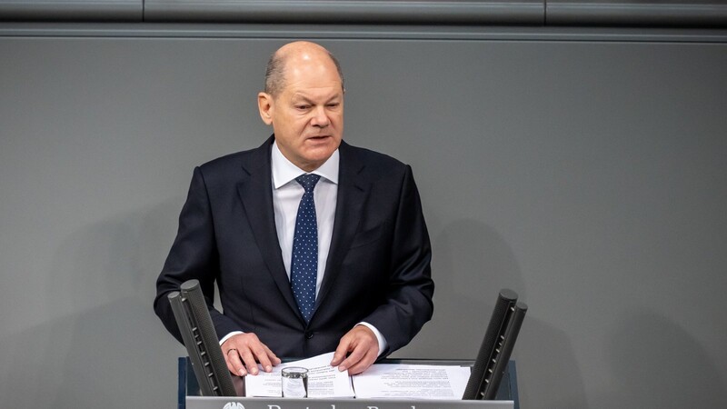 Erst tritt Kanzler Olaf Scholz im Bundestag ohne Klarheit und ohne Demut auf - dann werden er und seine Regierung dafür politisch gedemütigt.