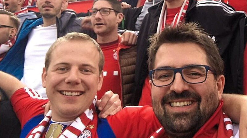 Georg Schachtner (l.) und Bernhard Kellner (r.) sind beim FC Bayern immer mitten drin - sei es in Madrid beim Spiel gegen Atletico oder beim Organisieren der Mammutveranstaltung in Höcking.