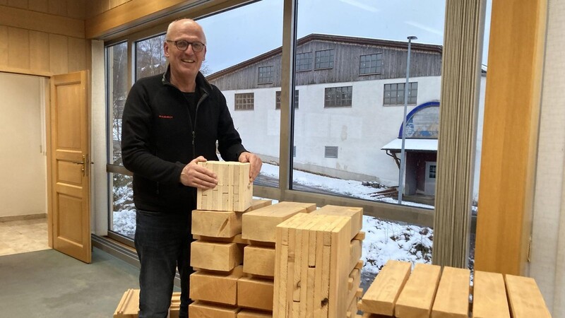 Josef Karl baut seit fast 30 Jahren aus heimischen Hölzern Öko-Holzhäuser.