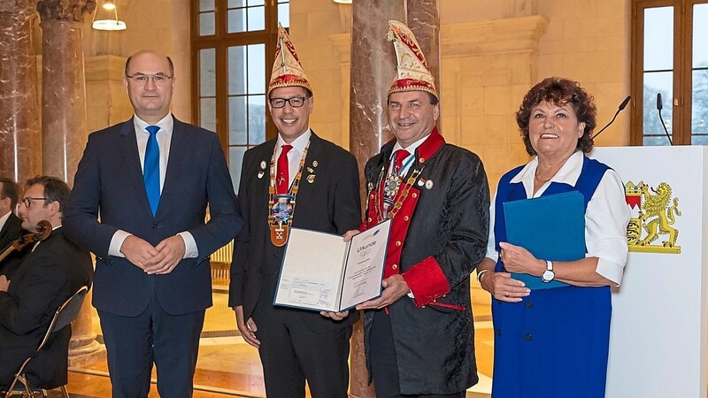 Am Dienstag nahmen Vertreter der Karnevalsgesellschaft Narragonia die Urkunde für den Sozialpreis in München entgegen.