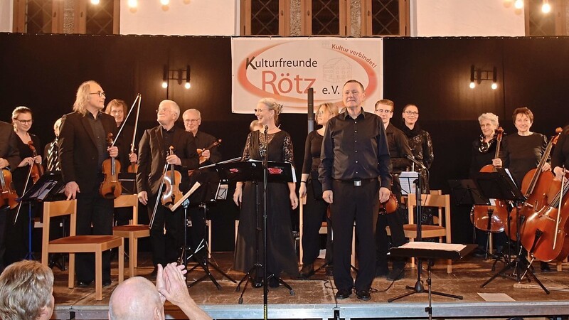 Das Streichorchester des Musikvereins Roding, geleitet von Josef Häusler, zeigte sich am Sonntag bei einem Herbstkonzert in Rötz von seiner besten Seite.