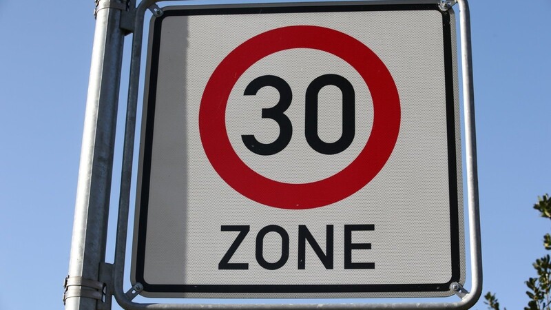 Anstatt "normaler" Tempo 30-Schilder sollen im Bereich der "alten" Siedlung nun Zone 30-Schilder an jeder Zufahrtstelle platziert werden.