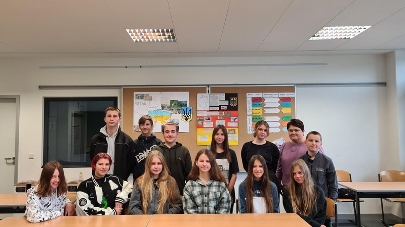 Diese zwölf Schüler teilen alle dasselbe Schicksal: Sie versuchen als Kriegsflüchtlinge aus der Ukraine neu in Cham zu beginnen.