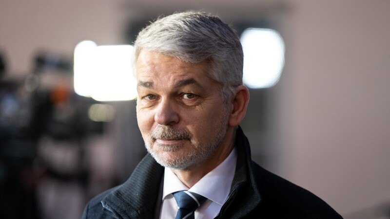 Scharf kritisiert Carlo Masala die Beschaffungspolitik des Verteidigungsministeriums.