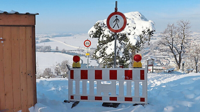 Der Pilgerweg sowie alle anderen Wanderwege zum Bogenberg sind aufgrund der großen Schneebruchgefahr für Fußgänger gesperrt.