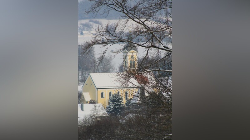 Die Pfarrkirche in Wiesenfelden darf aktuell nicht betreten werden. Doch die Schneemassen sind nicht das Hauptproblem, warum die Statik nicht mehr gegeben ist.