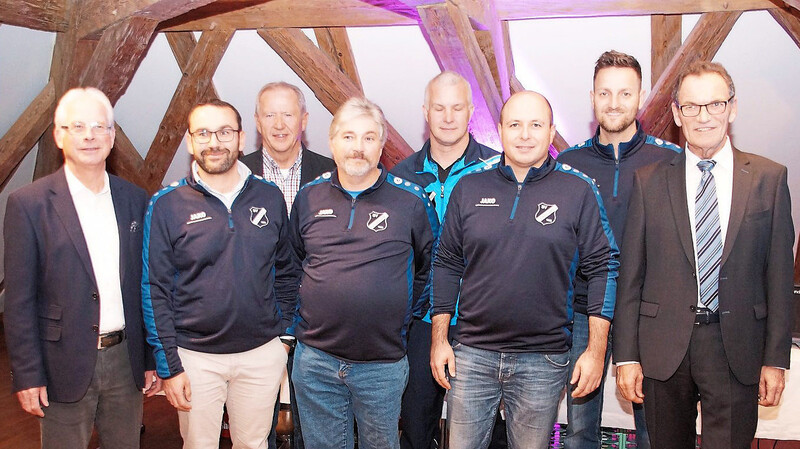 Die Tischtennismannschaft des SV Sarching schrieb Vereinsgeschichte und stieg in die Bezirksliga auf.