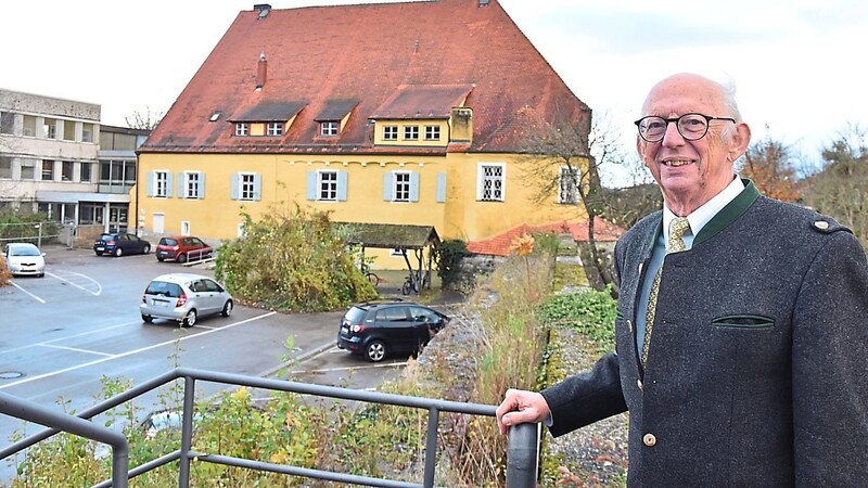 24 Jahre war das Kelheimer Landratsamt im Wittelsbacher Schloss der Arbeitsplatz von Hubert Faltermeier; nach fünf Jahren im Landtag tritt der 74-Jährige jetzt in aller Stille von der politischen Bühne ab.