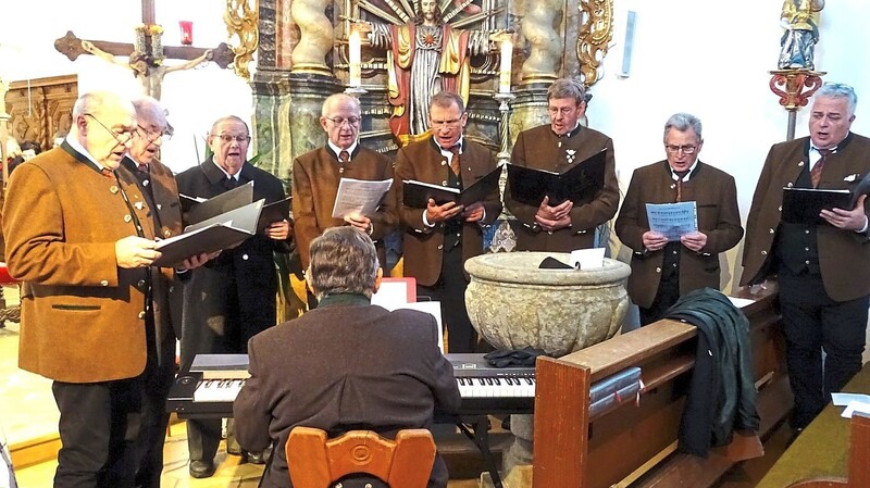 Mit "Rorate - Tauet, Himmel, von oben" stimmte der Männerchor Münster auf die adventliche Zeit ein.