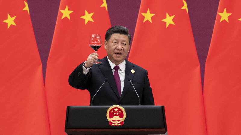 Chinas Präsident Xi Jinping erhebt beim Empfangsbankett des "Seidenstraßen"-Gipfels sein Glas