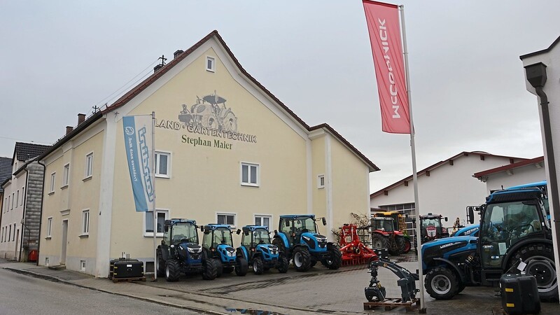 Das Wohn- und Geschäftshaus samt Werkstatt und Landmaschinenhandel beim Wiethaler in Au.