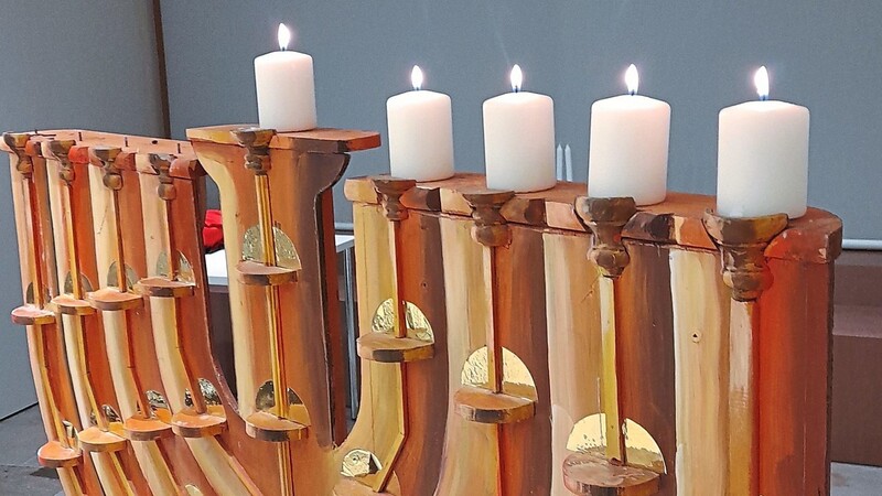 Der Chanukka-Leuchter bringt Licht in die Jüdische Gemeinde Regensburg.