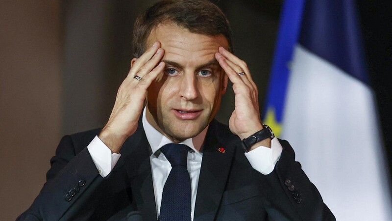 "Ich werde bis zur letzten Viertelstunde regieren", sagte Emmanuel Macron im Sommer. Die Frage ist allerdings, wie: Auf eine Mehrheit im Parlament kann er sich nicht mehr verlassen.