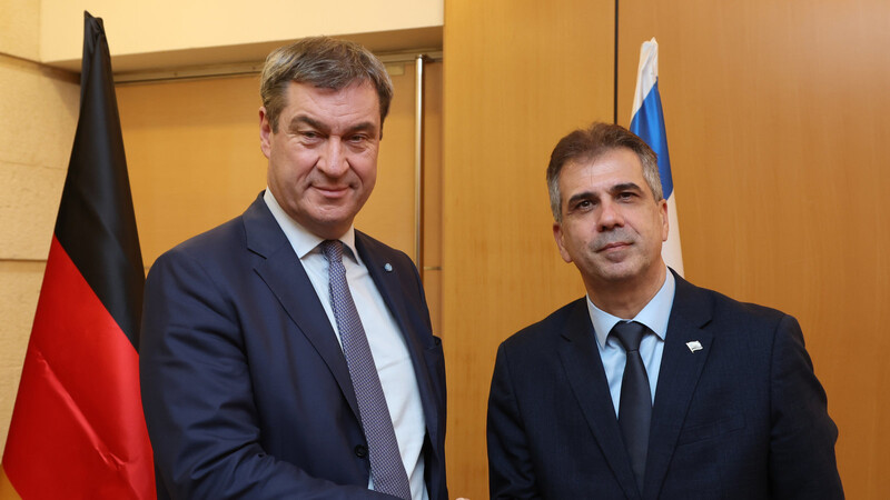 Zum Auftakt seiner Israel-Reise trifft sich der bayerische Ministerpräsident mit dem israelischen Außenminister Eli Cohen (r.).