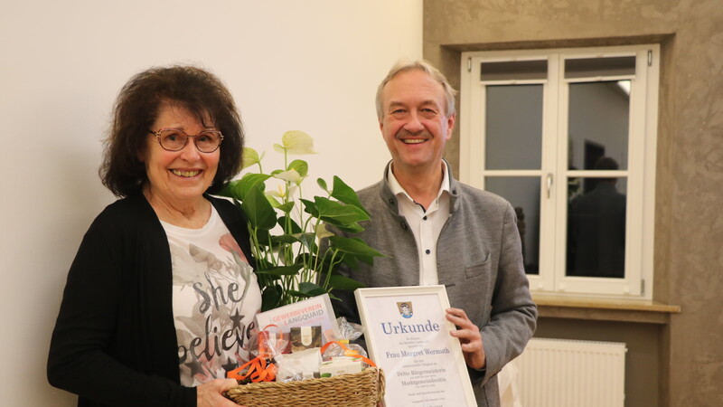 Bürgermeister Herbet Blascheck verabschiedete Margret Wermuth aus dem Marktgemeinderat.