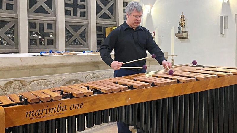 Klaus Rosner bot den Besuchern in der Kirche St. Josef am Marimbaphone einen stimmungsvollen Einstieg in das zweite Adventwochenende.