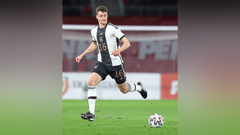 Eric Martel kickt für Deutschland in der U 21-Nationalmannschaft und für den 1. FC Köln in der Bundesliga. Der Straubinger kommt am 23. Dezember zum VfB an den Peterswöhrd.