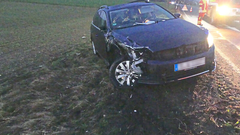 Ein VW landete in der Böschung.