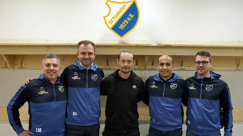 Hoffen den SV Pankofen in eine erfolgreiche Zukunft zu führen: (v.l.) Max Lang, Vorstand Alexander Bunke, Martin Oslislo und die Sportlichen Leiter Yusuf Yüce und Andreas Plankl.