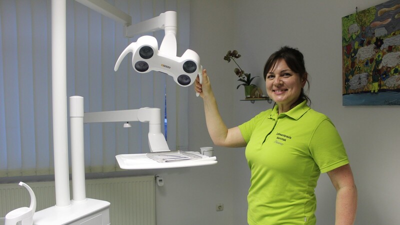 In der Ukraine war Oksana Andriiash Zahntechnikerin, in Deutschland hat sie eine Ausbildung zur Zahnarzthelferin gemacht.