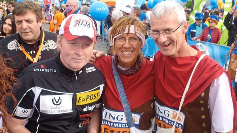 Manchmal trifft man auch Promis: Wie hier beim Luxemburg Marathon 2015 Joey Kelly.