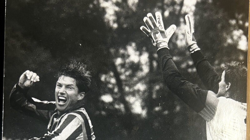 In seiner Zeit beim Rekordmeister brachte es Willi Reisinger (links) auf 30 Einsätze und ein Tor.