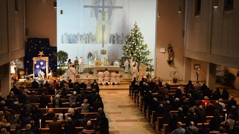 Weihnachten hat mehr zu bieten als Komsum und Kitsch. Straubings Pfarrer erklären, was an Weihnachten das Entscheidende ist.