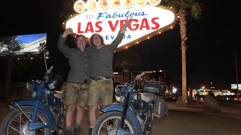 Ankunft vor dem Wahrzeichen von "Fabulous Las Vegas".