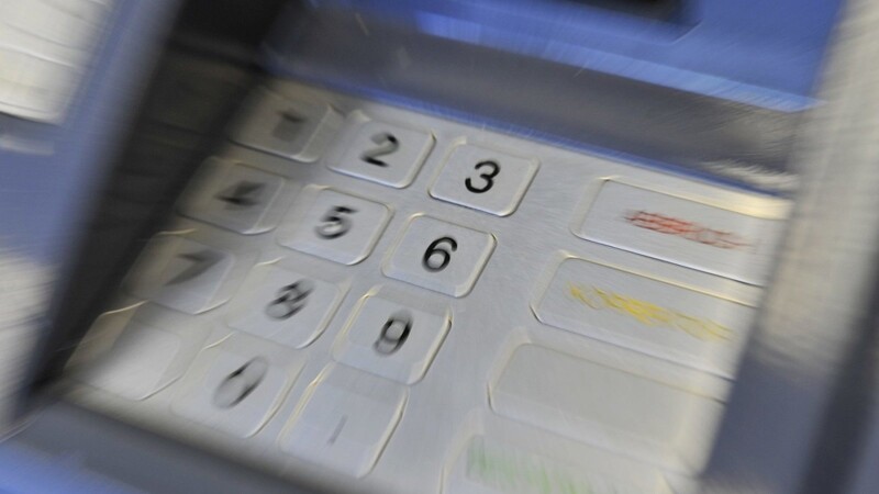 In Schwarzenfeld wurde ein Geldautomat zerstört. (Symbolbild)