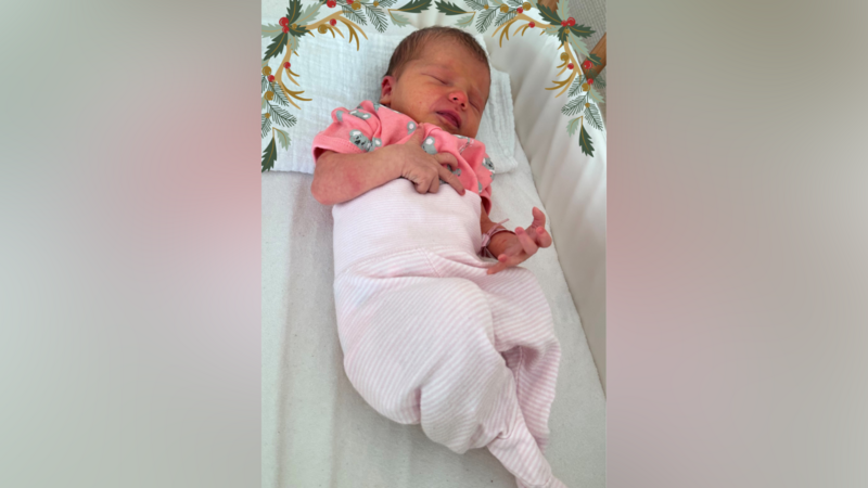 Die kleine Rosalie Christa ist ein echtes Christkind. Sie kam am 24. Dezember zur Welt.