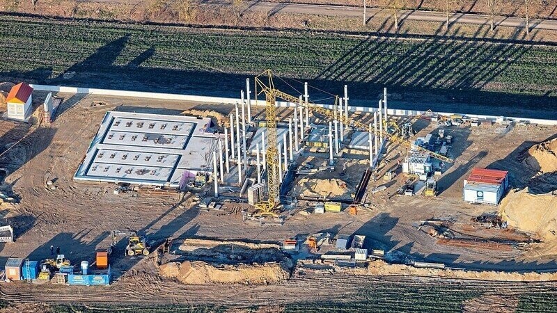 Die Elektrolyseanlage am Wasserstoffzentrum bei Pfeffenhausen soll in der ersten Jahreshälfte 2024 in Betrieb gehen.