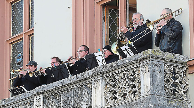 Hallo 2024: Die Landshuter Turmbläser bei ihrem traditionellen Konzert am Rathausbalkon