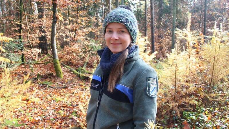 Viktoria Riedle hat viel Spaß daran als eine Art Waldverjüngerin Waldbauer und Waldbesitzer zu beraten.