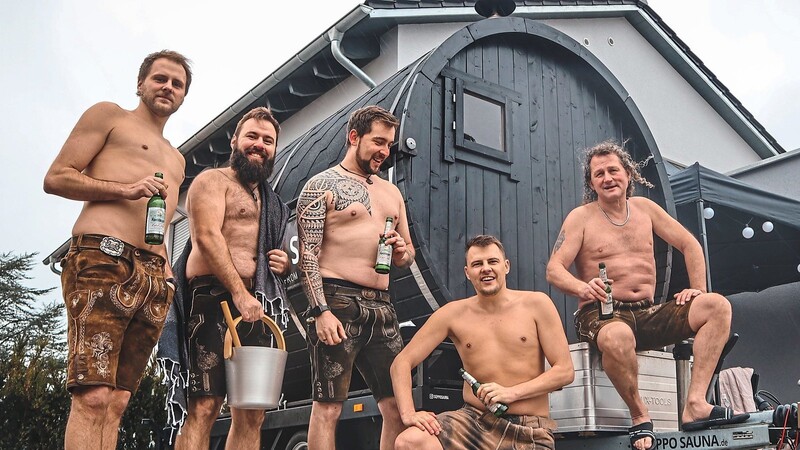 Lederhose trifft auf Sauna - bayerisches Kulturgut und finnisches im Zusammenspiel.