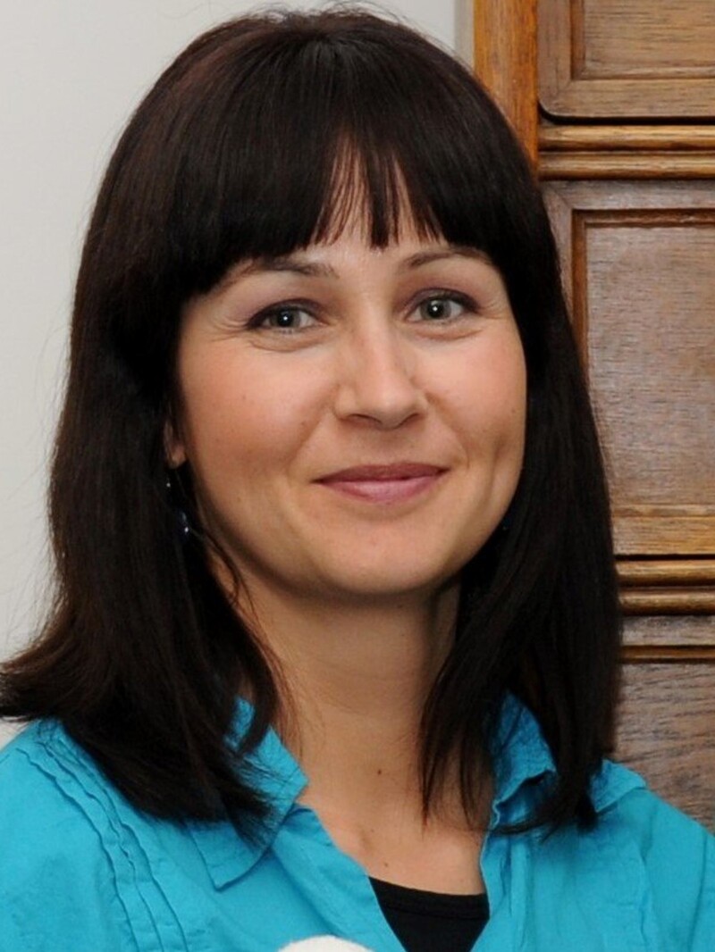Redakteur(in) Frau Karola Decker