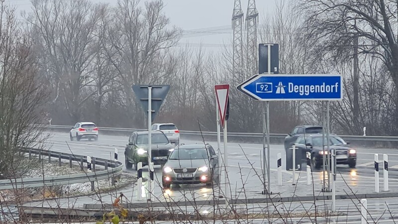 Auch die Autobahnauffahrt Essenbach soll in beide Richtungen, allerdings nur im 10-Minuten Takt blockiert werden. Gleiches trifft auf die Auffahrten Altdorf und Landshut Nord zu.