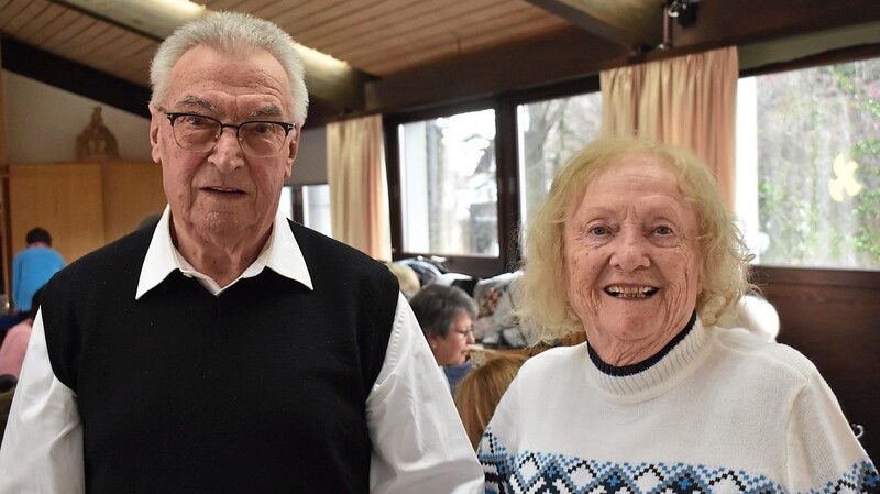 Gisela und Herwart Radspieler waren von Anfang an dabei. Nach 50 Jahren musste das Ehepaar die Leitung des Basars aus Altersgründen niederlegen. Einen Nachfolger hat man nicht gefunden.