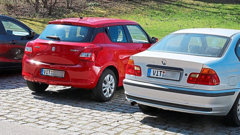 Auf den Parkplätzen in Viechtach ist der Trend schon deutlich zu sehen: Ein Großteil der Autofahrer hat schon ein VIT-Kennzeichen.