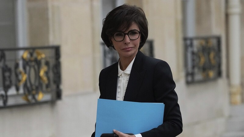 Frankreichs neue Kulturministerin Rachida Dati trifft nach einer Kabinettsumbildung zur wöchentlichen Kabinettssitzung im Élysée-Palast ein.