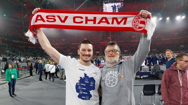 Christian Schindler war mit seinem Vater Franz Schindler beim Auftakt der Handball-EM dabei.