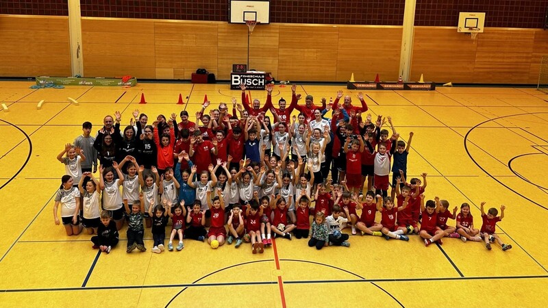 160 Kinder und Jugendliche spielen für die Handballabteilung des ASV Cham.